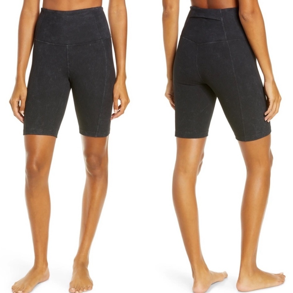 NEW Nordstrom Zella Snow Wash Ribbed Biker Shorts Size Medium High Rise Active M